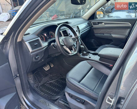 Серый Фольксваген Atlas, объемом двигателя 3.6 л и пробегом 62 тыс. км за 19800 $, фото 22 на Automoto.ua