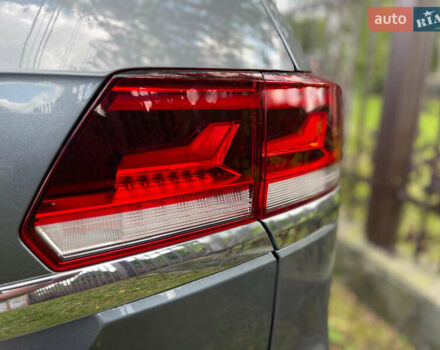 Серый Фольксваген Atlas, объемом двигателя 1.98 л и пробегом 121 тыс. км за 26000 $, фото 6 на Automoto.ua