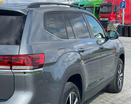 Серый Фольксваген Atlas, объемом двигателя 1.98 л и пробегом 121 тыс. км за 26000 $, фото 3 на Automoto.ua