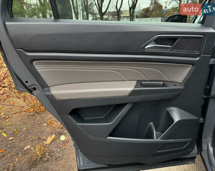 Серый Фольксваген Atlas, объемом двигателя 2 л и пробегом 23 тыс. км за 35590 $, фото 27 на Automoto.ua