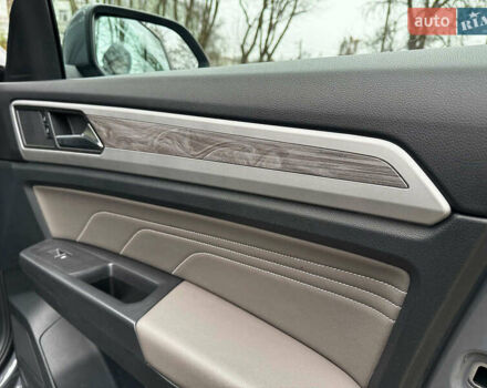 Серый Фольксваген Atlas, объемом двигателя 2 л и пробегом 23 тыс. км за 35590 $, фото 33 на Automoto.ua