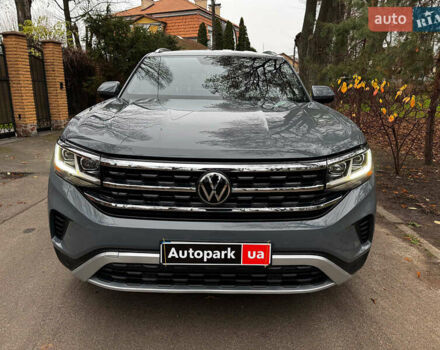 Серый Фольксваген Atlas, объемом двигателя 2 л и пробегом 23 тыс. км за 35590 $, фото 1 на Automoto.ua