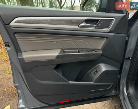 Серый Фольксваген Atlas, объемом двигателя 2 л и пробегом 23 тыс. км за 35590 $, фото 12 на Automoto.ua