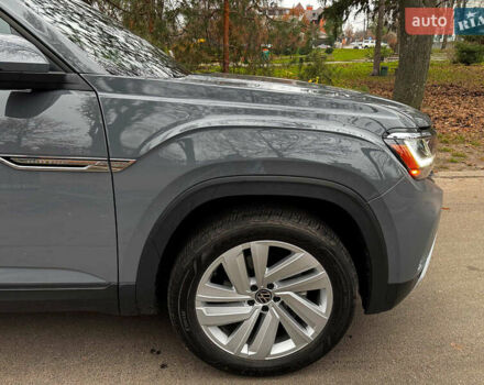 Серый Фольксваген Atlas, объемом двигателя 2 л и пробегом 23 тыс. км за 35590 $, фото 4 на Automoto.ua