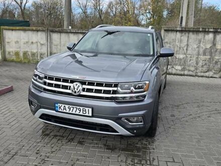 Серый Фольксваген Atlas, объемом двигателя 3.6 л и пробегом 157 тыс. км за 17500 $, фото 1 на Automoto.ua