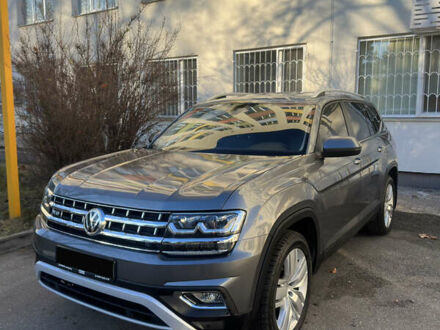 Серый Фольксваген Atlas, объемом двигателя 3.6 л и пробегом 170 тыс. км за 23500 $, фото 1 на Automoto.ua