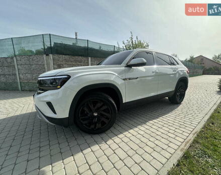 Белый Фольксваген Atlas Cross Sport, объемом двигателя 2 л и пробегом 91 тыс. км за 22700 $, фото 4 на Automoto.ua