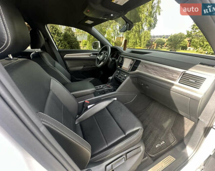 Белый Фольксваген Atlas Cross Sport, объемом двигателя 2 л и пробегом 91 тыс. км за 22700 $, фото 35 на Automoto.ua