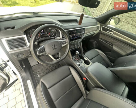 Белый Фольксваген Atlas Cross Sport, объемом двигателя 2 л и пробегом 91 тыс. км за 22700 $, фото 29 на Automoto.ua
