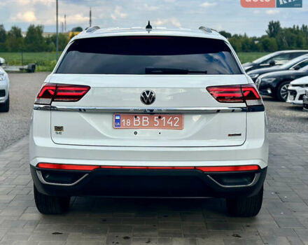 Белый Фольксваген Atlas Cross Sport, объемом двигателя 2 л и пробегом 73 тыс. км за 23500 $, фото 5 на Automoto.ua