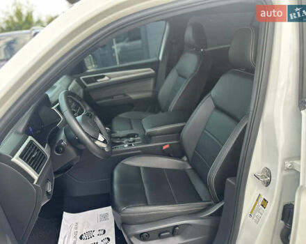 Белый Фольксваген Atlas Cross Sport, объемом двигателя 2 л и пробегом 73 тыс. км за 23500 $, фото 9 на Automoto.ua