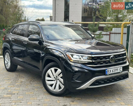 Черный Фольксваген Atlas Cross Sport, объемом двигателя 2 л и пробегом 121 тыс. км за 25950 $, фото 3 на Automoto.ua