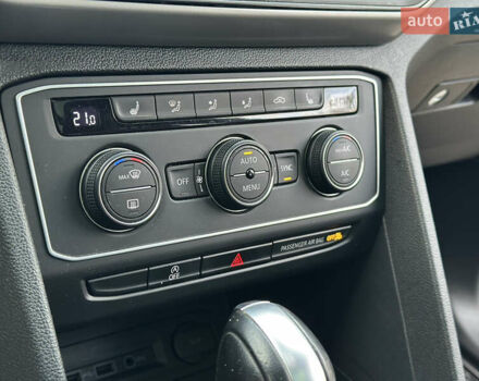 Черный Фольксваген Atlas Cross Sport, объемом двигателя 2 л и пробегом 121 тыс. км за 25950 $, фото 29 на Automoto.ua