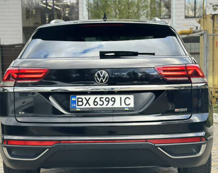 Черный Фольксваген Atlas Cross Sport, объемом двигателя 2 л и пробегом 121 тыс. км за 25950 $, фото 6 на Automoto.ua