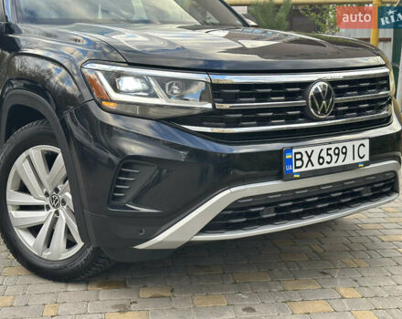 Черный Фольксваген Atlas Cross Sport, объемом двигателя 2 л и пробегом 121 тыс. км за 25950 $, фото 4 на Automoto.ua