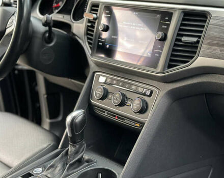 Черный Фольксваген Atlas Cross Sport, объемом двигателя 2 л и пробегом 121 тыс. км за 25950 $, фото 17 на Automoto.ua