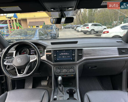 Черный Фольксваген Atlas Cross Sport, объемом двигателя 2 л и пробегом 121 тыс. км за 25950 $, фото 35 на Automoto.ua