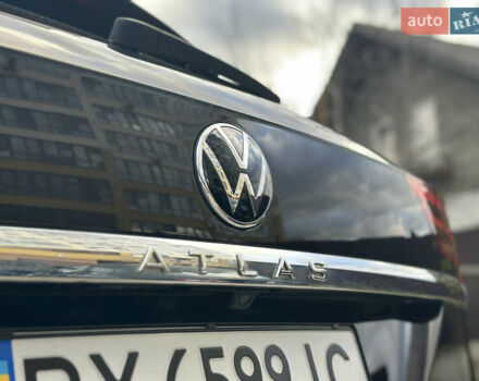 Черный Фольксваген Atlas Cross Sport, объемом двигателя 2 л и пробегом 121 тыс. км за 25950 $, фото 11 на Automoto.ua