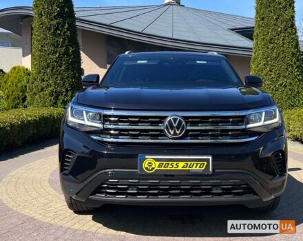 Черный Фольксваген Atlas Cross Sport, объемом двигателя 2 л и пробегом 30 тыс. км за 29400 $, фото 1 на Automoto.ua