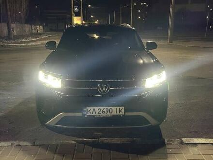 Фольксваген Atlas Cross Sport 2020 у Черкасах на Automoto.ua Чорний Фольксваген Atlas Cross Sport, об'ємом двигуна 2 л та пробігом 20 тис. км за 40000 $, фото 1 на Automoto.ua