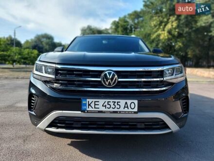 Черный Фольксваген Atlas Cross Sport, объемом двигателя 3.6 л и пробегом 105 тыс. км за 27900 $, фото 1 на Automoto.ua