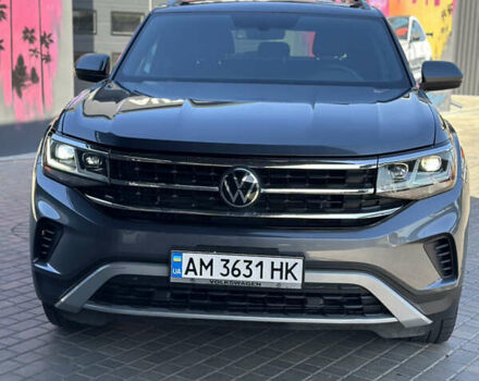 Серый Фольксваген Atlas Cross Sport, объемом двигателя 2 л и пробегом 36 тыс. км за 27900 $, фото 1 на Automoto.ua