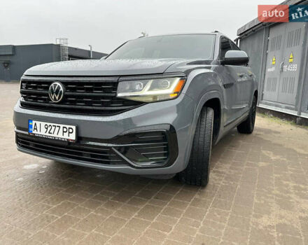Серый Фольксваген Atlas Cross Sport, объемом двигателя 3.6 л и пробегом 86 тыс. км за 27000 $, фото 2 на Automoto.ua