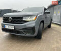 Серый Фольксваген Atlas Cross Sport, объемом двигателя 3.6 л и пробегом 86 тыс. км за 27000 $, фото 2 на Automoto.ua