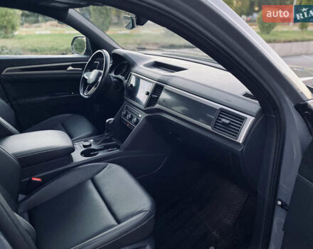 Серый Фольксваген Atlas Cross Sport, объемом двигателя 3.6 л и пробегом 86 тыс. км за 27000 $, фото 21 на Automoto.ua