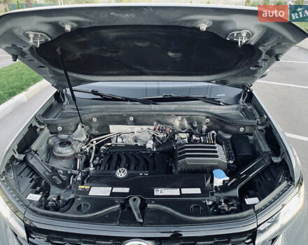 Серый Фольксваген Atlas Cross Sport, объемом двигателя 3.6 л и пробегом 86 тыс. км за 27000 $, фото 16 на Automoto.ua