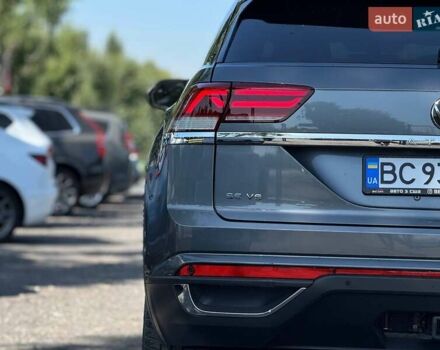 Серый Фольксваген Atlas Cross Sport, объемом двигателя 3.6 л и пробегом 56 тыс. км за 32000 $, фото 5 на Automoto.ua
