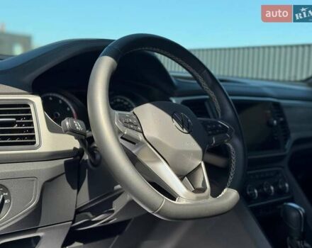 Серый Фольксваген Atlas Cross Sport, объемом двигателя 3.6 л и пробегом 56 тыс. км за 32000 $, фото 17 на Automoto.ua