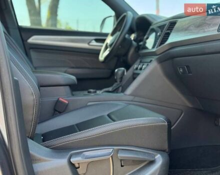 Серый Фольксваген Atlas Cross Sport, объемом двигателя 3.6 л и пробегом 56 тыс. км за 32000 $, фото 24 на Automoto.ua