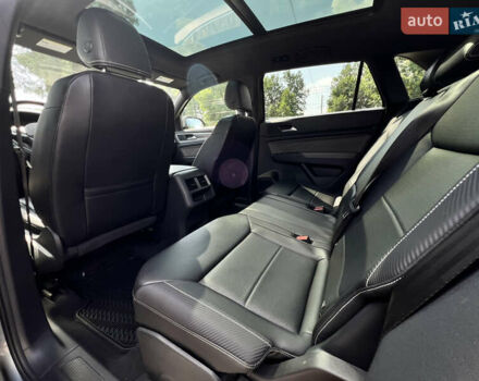 Сірий Фольксваген Atlas Cross Sport, об'ємом двигуна 3.6 л та пробігом 75 тис. км за 33500 $, фото 16 на Automoto.ua