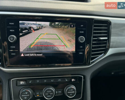 Сірий Фольксваген Atlas Cross Sport, об'ємом двигуна 3.6 л та пробігом 75 тис. км за 33500 $, фото 17 на Automoto.ua