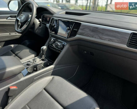 Сірий Фольксваген Atlas Cross Sport, об'ємом двигуна 3.6 л та пробігом 75 тис. км за 33500 $, фото 13 на Automoto.ua