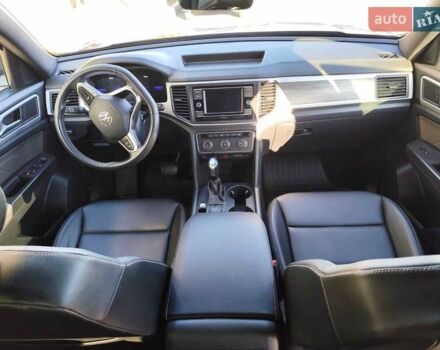 Серый Фольксваген Atlas Cross Sport, объемом двигателя 1.98 л и пробегом 46 тыс. км за 26790 $, фото 15 на Automoto.ua