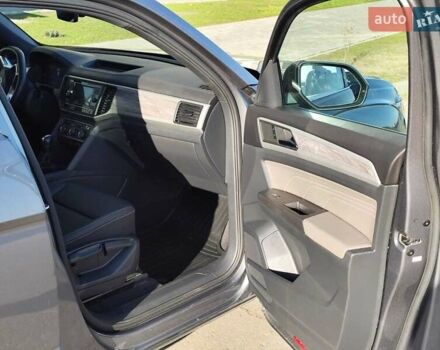 Серый Фольксваген Atlas Cross Sport, объемом двигателя 1.98 л и пробегом 46 тыс. км за 26790 $, фото 9 на Automoto.ua