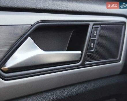 Серый Фольксваген Atlas Cross Sport, объемом двигателя 1.98 л и пробегом 46 тыс. км за 26790 $, фото 36 на Automoto.ua