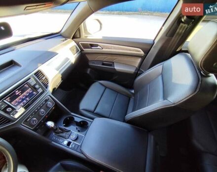 Серый Фольксваген Atlas Cross Sport, объемом двигателя 1.98 л и пробегом 46 тыс. км за 26790 $, фото 34 на Automoto.ua