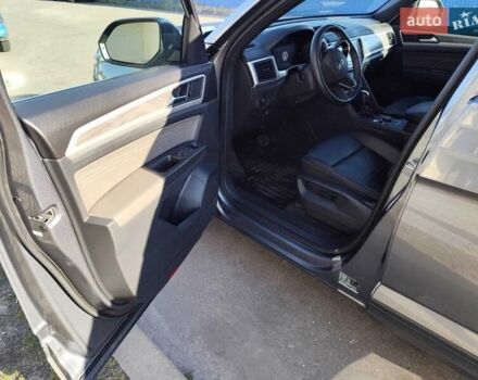 Серый Фольксваген Atlas Cross Sport, объемом двигателя 1.98 л и пробегом 46 тыс. км за 26790 $, фото 27 на Automoto.ua