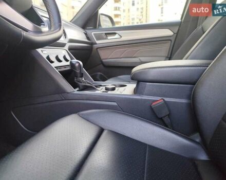 Серый Фольксваген Atlas Cross Sport, объемом двигателя 1.98 л и пробегом 46 тыс. км за 26790 $, фото 42 на Automoto.ua