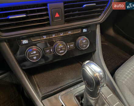 Белый Фольксваген e-Bora, объемом двигателя 0 л и пробегом 82 тыс. км за 12490 $, фото 15 на Automoto.ua