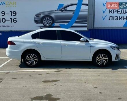 Белый Фольксваген e-Bora, объемом двигателя 0 л и пробегом 82 тыс. км за 13900 $, фото 4 на Automoto.ua