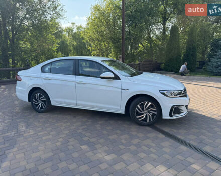 Белый Фольксваген e-Bora, объемом двигателя 0 л и пробегом 15 тыс. км за 15500 $, фото 3 на Automoto.ua
