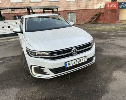 Белый Фольксваген e-Bora, объемом двигателя 0 л и пробегом 63 тыс. км за 13800 $, фото 4 на Automoto.ua