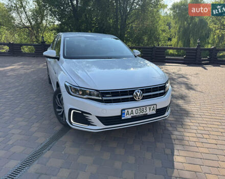 Белый Фольксваген e-Bora, объемом двигателя 0 л и пробегом 15 тыс. км за 15500 $, фото 1 на Automoto.ua