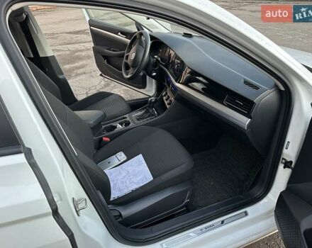 Белый Фольксваген e-Bora, объемом двигателя 0 л и пробегом 63 тыс. км за 13800 $, фото 28 на Automoto.ua