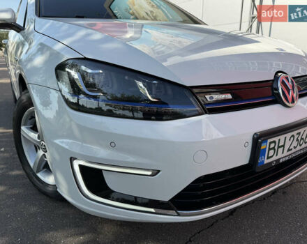 Белый Фольксваген e-Golf, объемом двигателя 0 л и пробегом 95 тыс. км за 9500 $, фото 4 на Automoto.ua