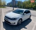 Белый Фольксваген e-Golf, объемом двигателя 0 л и пробегом 56 тыс. км за 10000 $, фото 1 на Automoto.ua